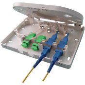 BOITIER FTTX 4 PORTS POUR TRAVERSEES DE CLOISON SC SIMPLEX/LC DUPLEX